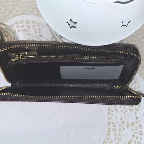 Coach Hearts Wallet - Picture 3 of 10